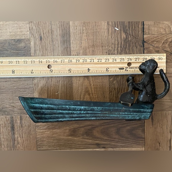 MONKEY W/ OAR ROWING A BOAT
FIGURINE SCULPTURE DISH. COLLECTABLE. - Picture 5 of 13